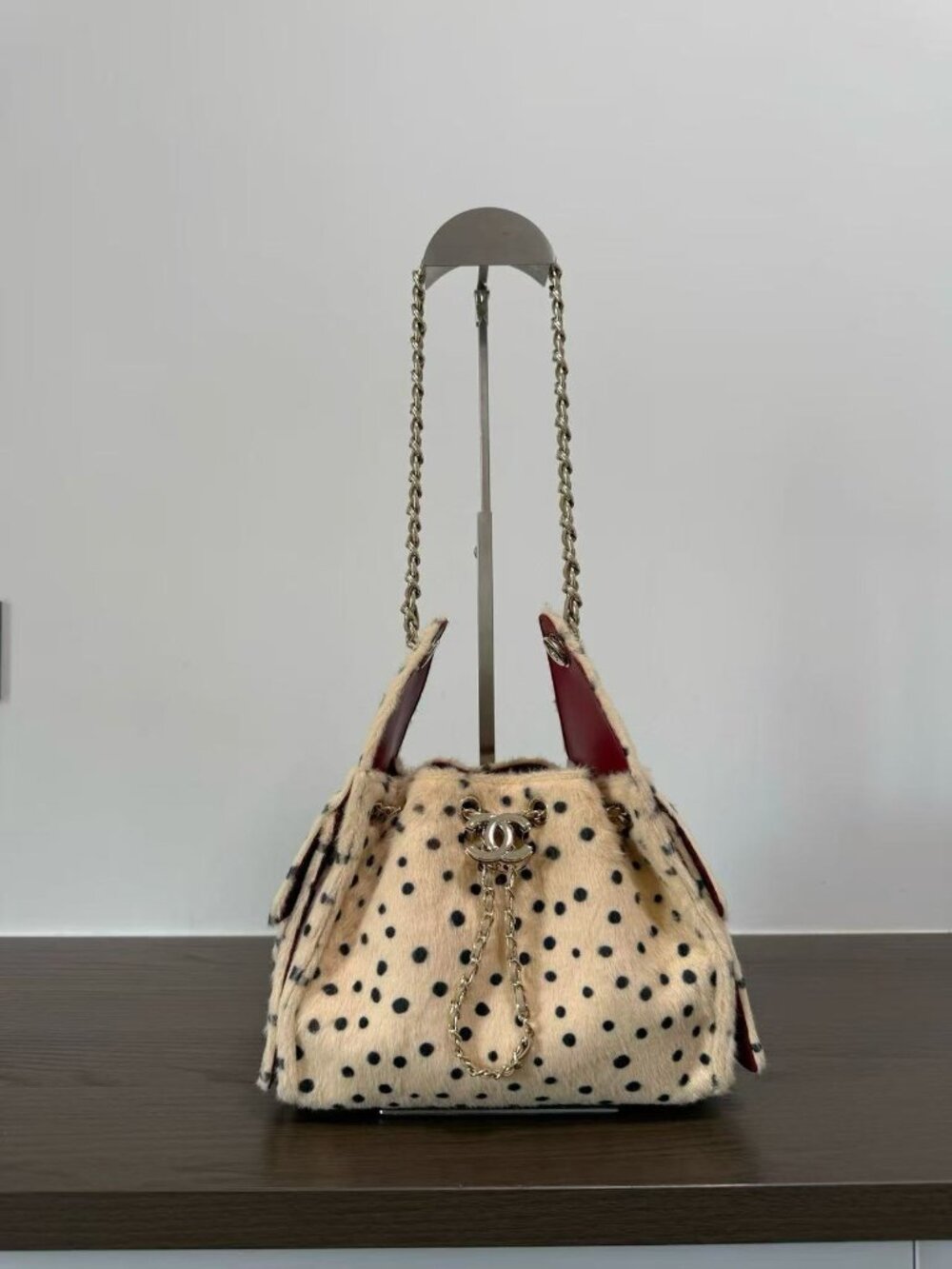Classic CHANEL Bag: A Stylish and Versatile Choice for Elegance